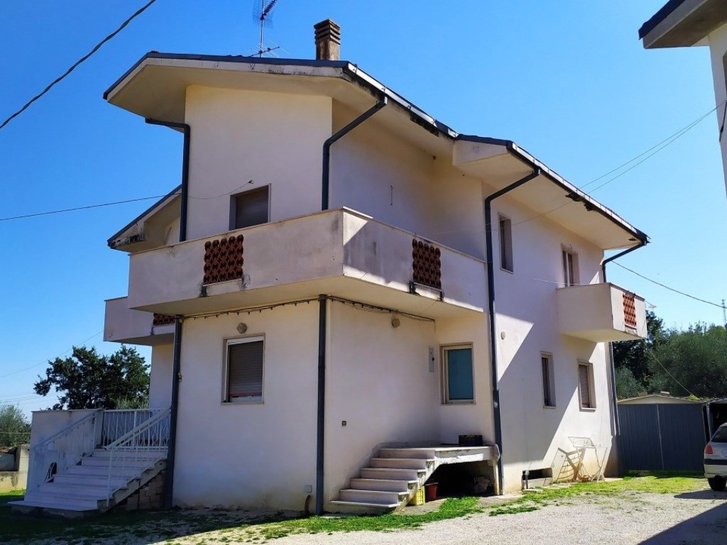 Villa in vendita a Turrivalignani via Cugnoli, 18/a