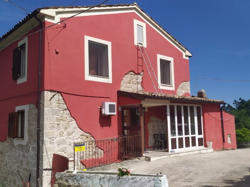 Casa Indipendente in vendita a Serramonacesca contrada Garifoli, 4