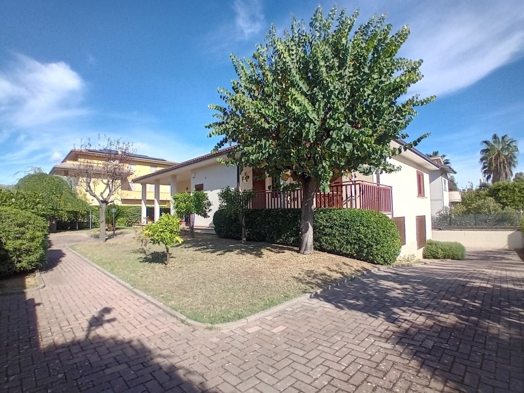 Villa in vendita a Bolognano via Fiume Orta, 6