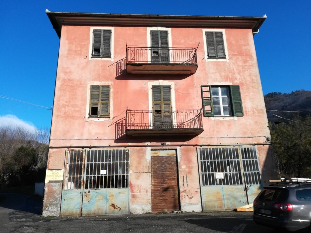 Negozio in vendita a Cicagna via Alberogrosso, 123