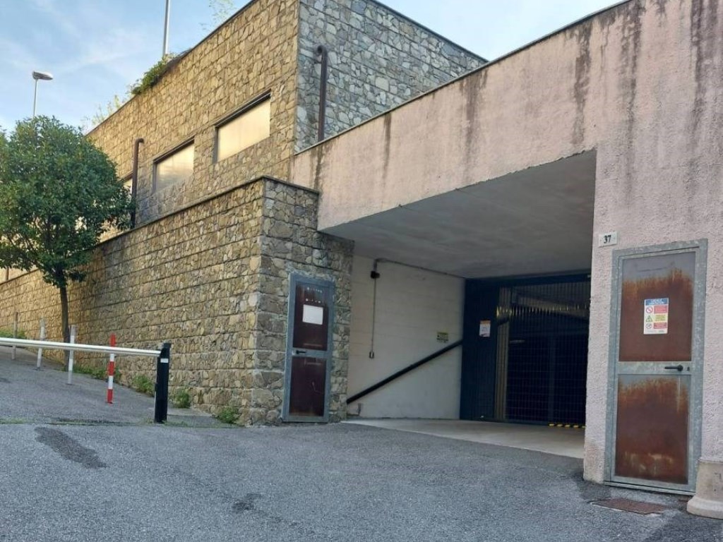 Garage in vendita a Genova via Spalato, 35