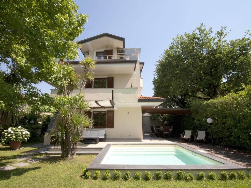 Villa in affitto a Forte dei Marmi via a. Canova, 54