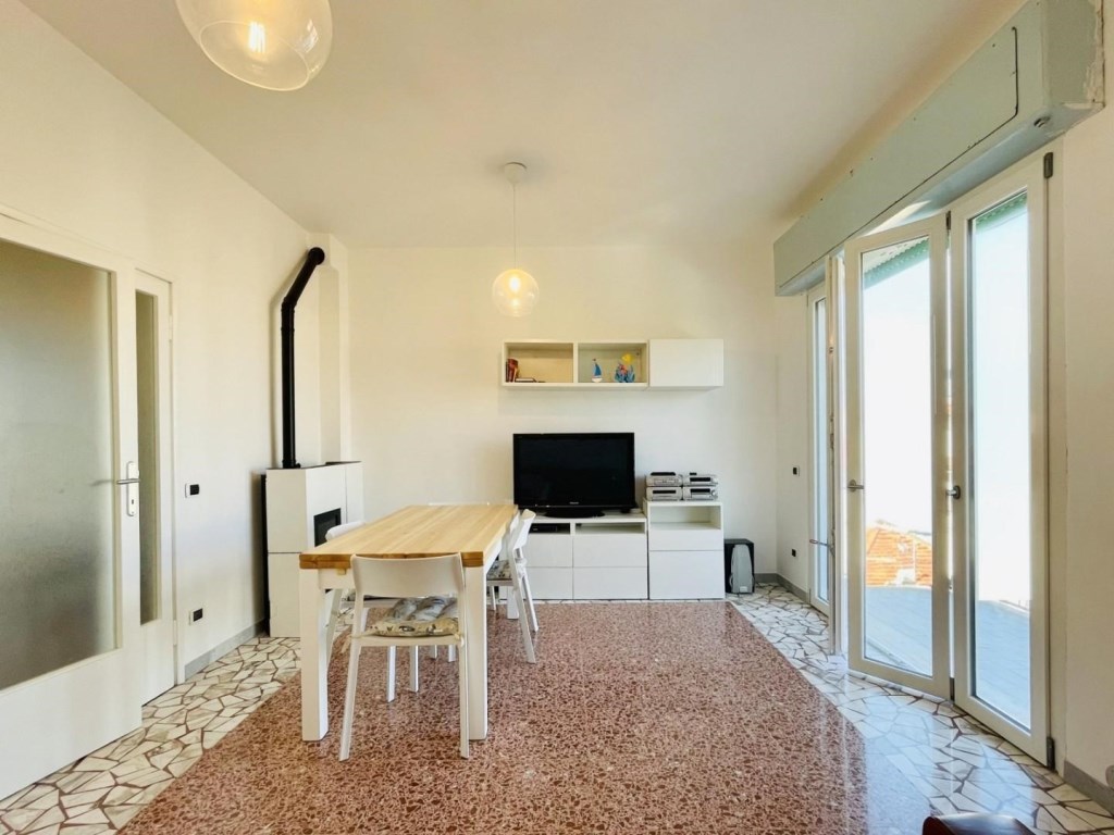 Appartamento in affitto a Camaiore via Italica,