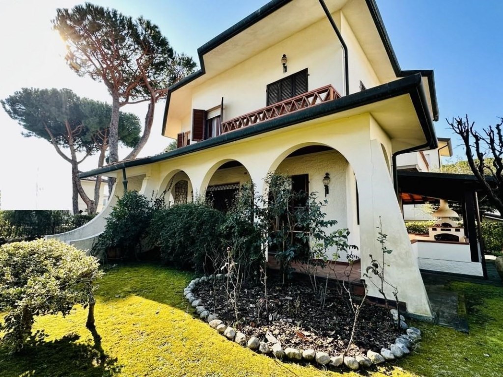 Casa in affitto a Camaiore via Giotto,