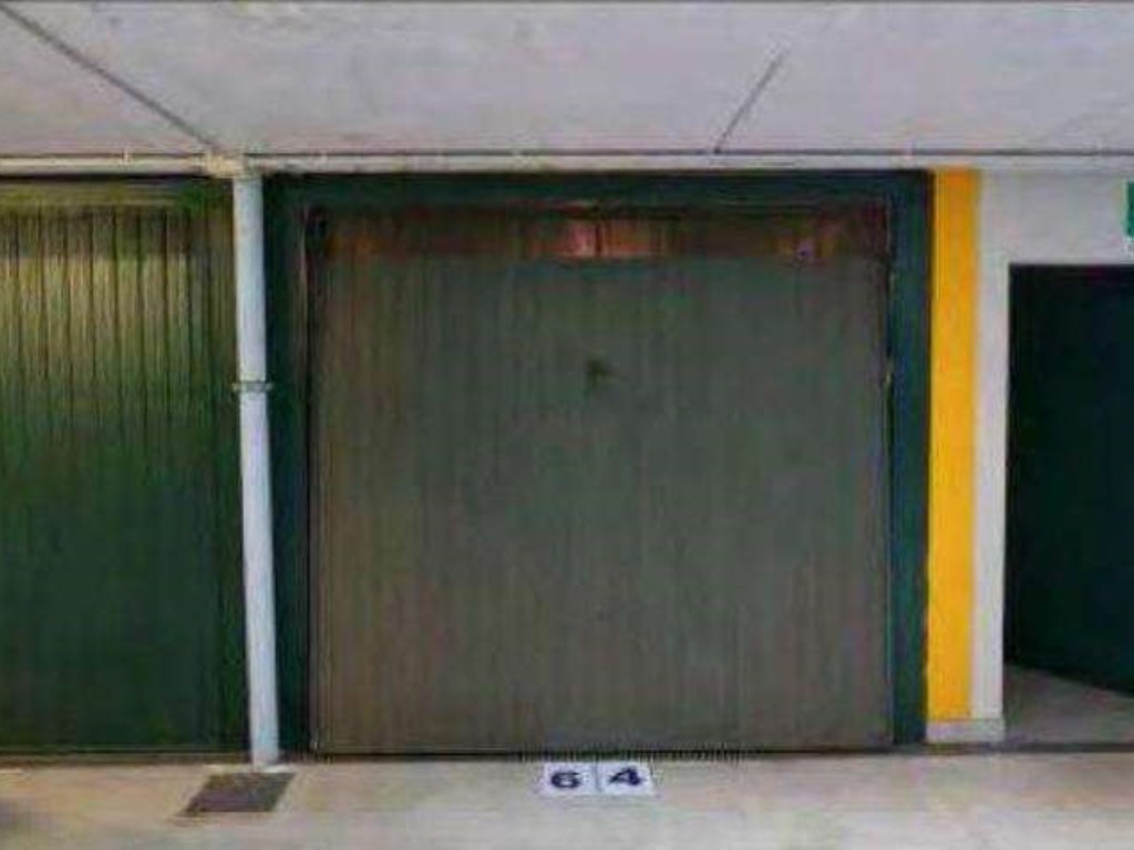 Garage in vendita a Biassono via Regina Margherita