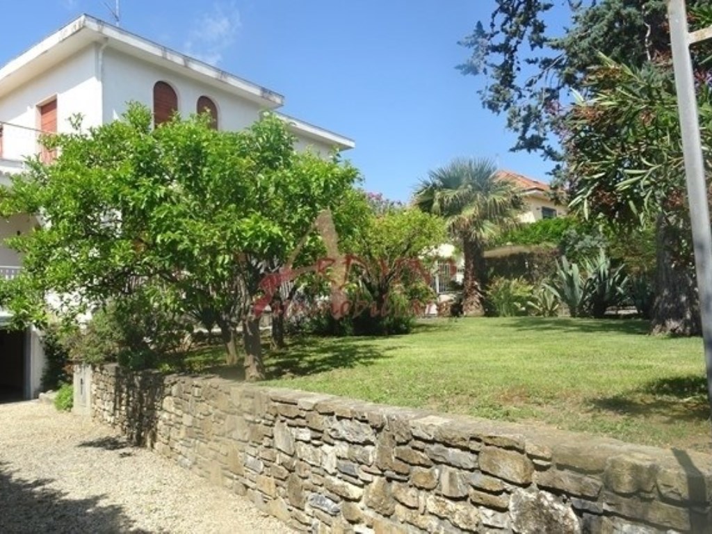 Villa in vendita a Diano Marina via delle Rodine,