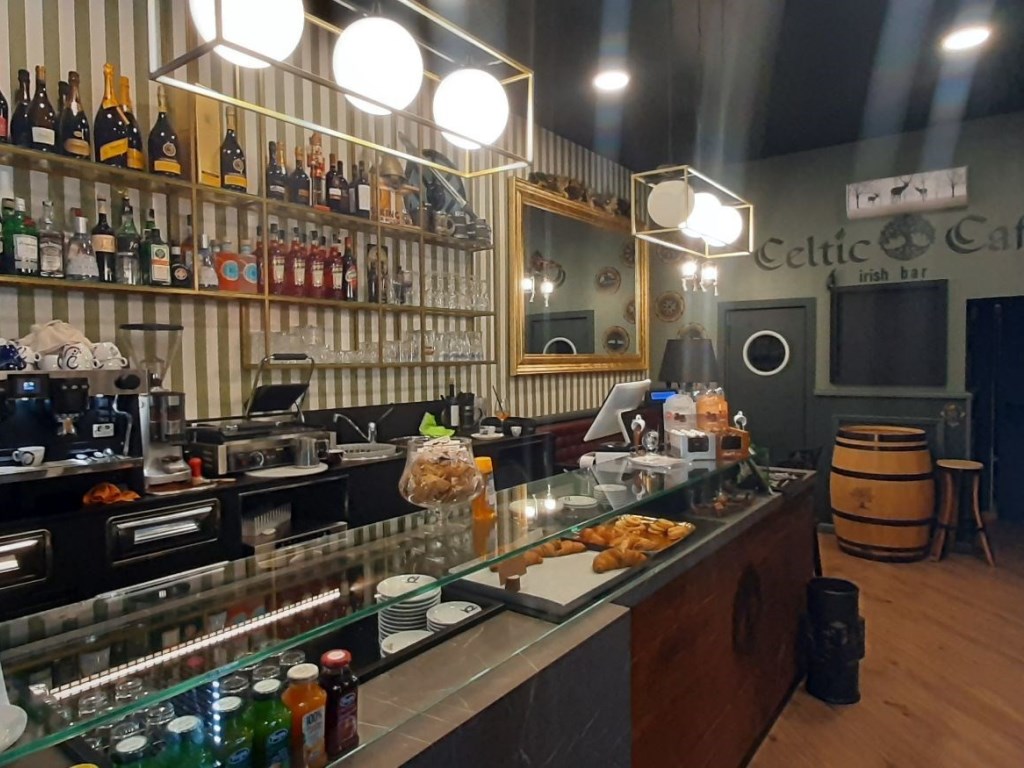 Bar/Tabacchi/Ricevitoria in vendita a Bologna via Montefiorino