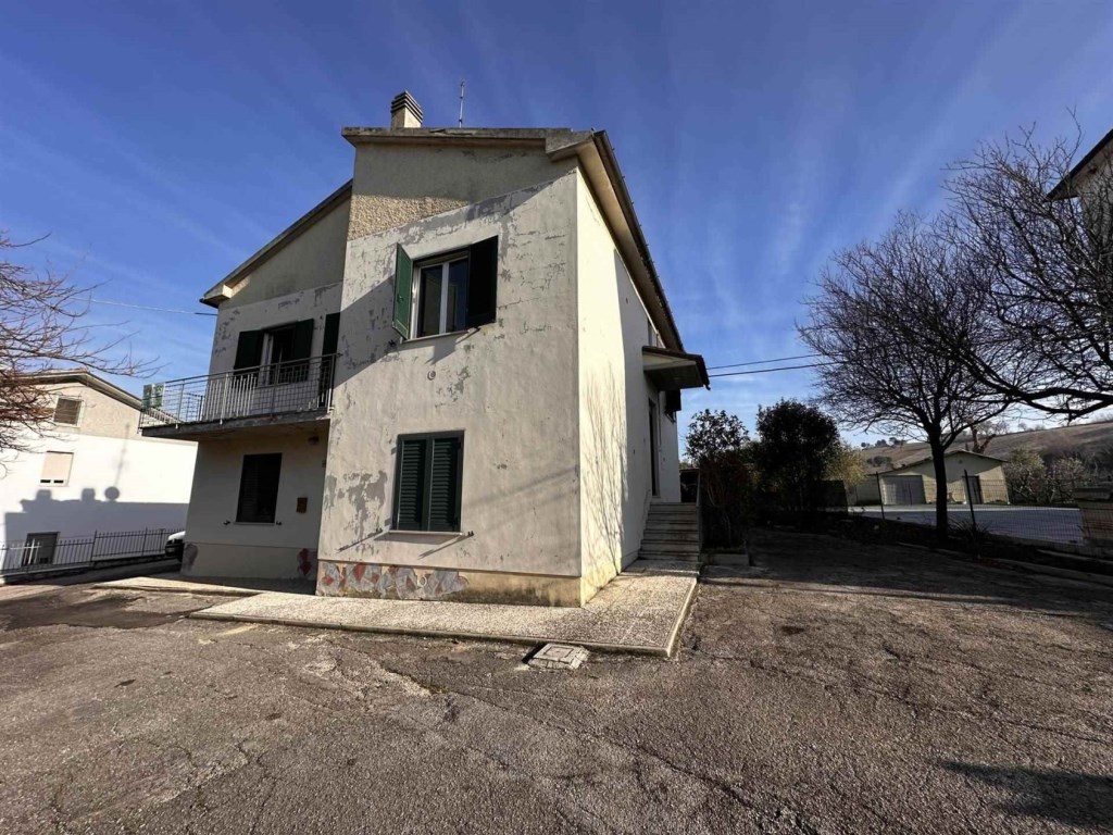 Casa Indipendente in vendita a Serra de' Conti via Santa Lucia 8