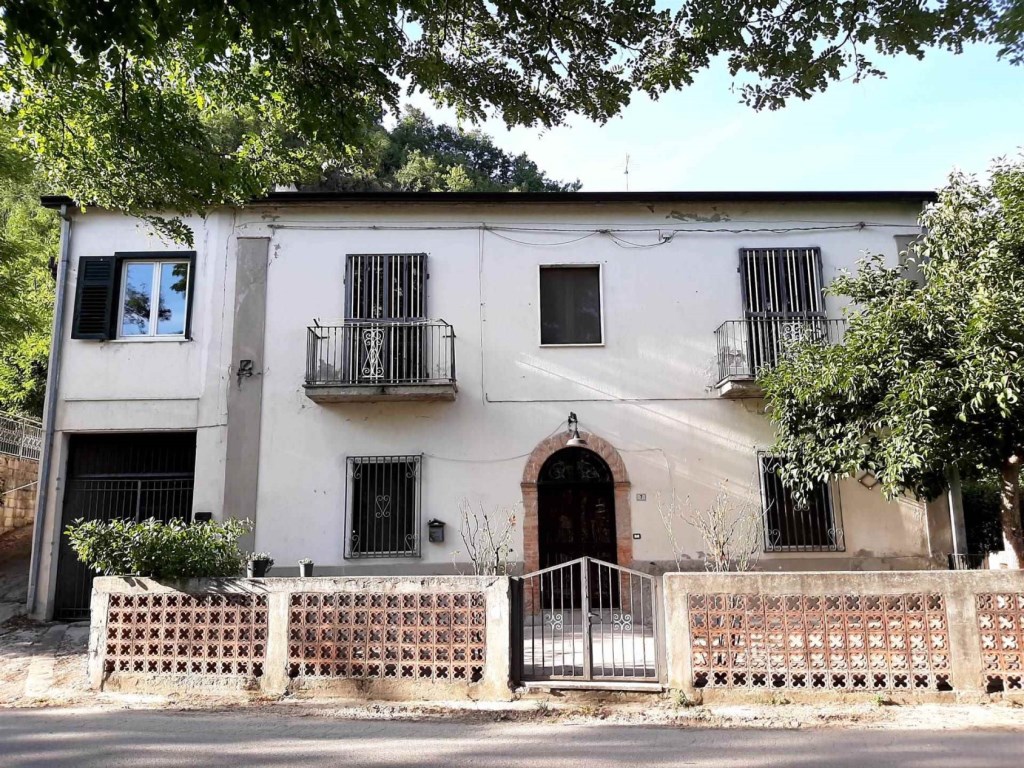 Casa Semindipendente in vendita a Tufo località Branete 7-8