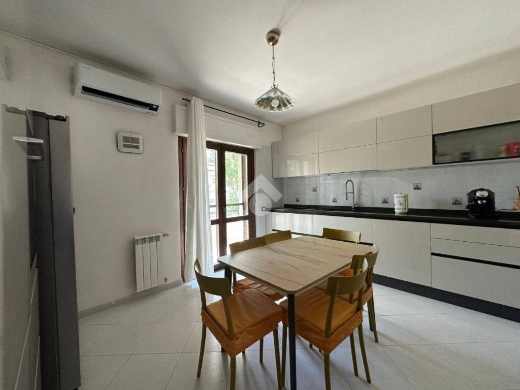 Appartamento in vendita a Crotone via Israele, 27