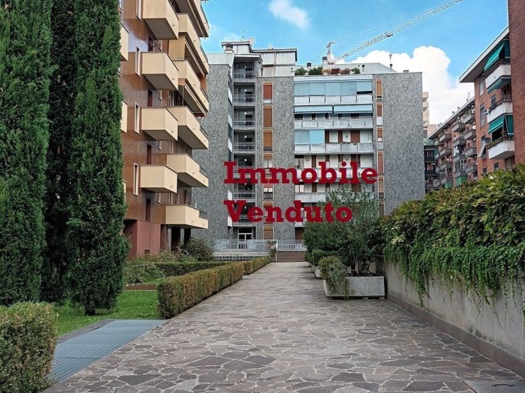 Appartamento in vendita a Milano via Michele Novaro 6