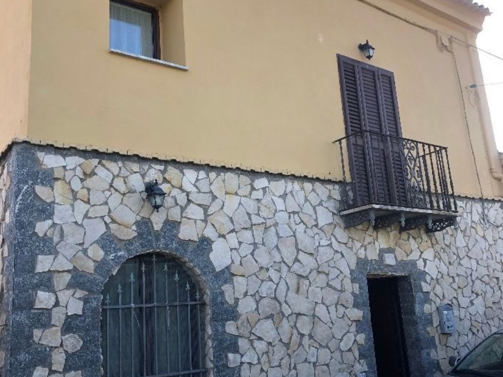Casa Indipendente in vendita ad Amorosi via San Marzano 14/16