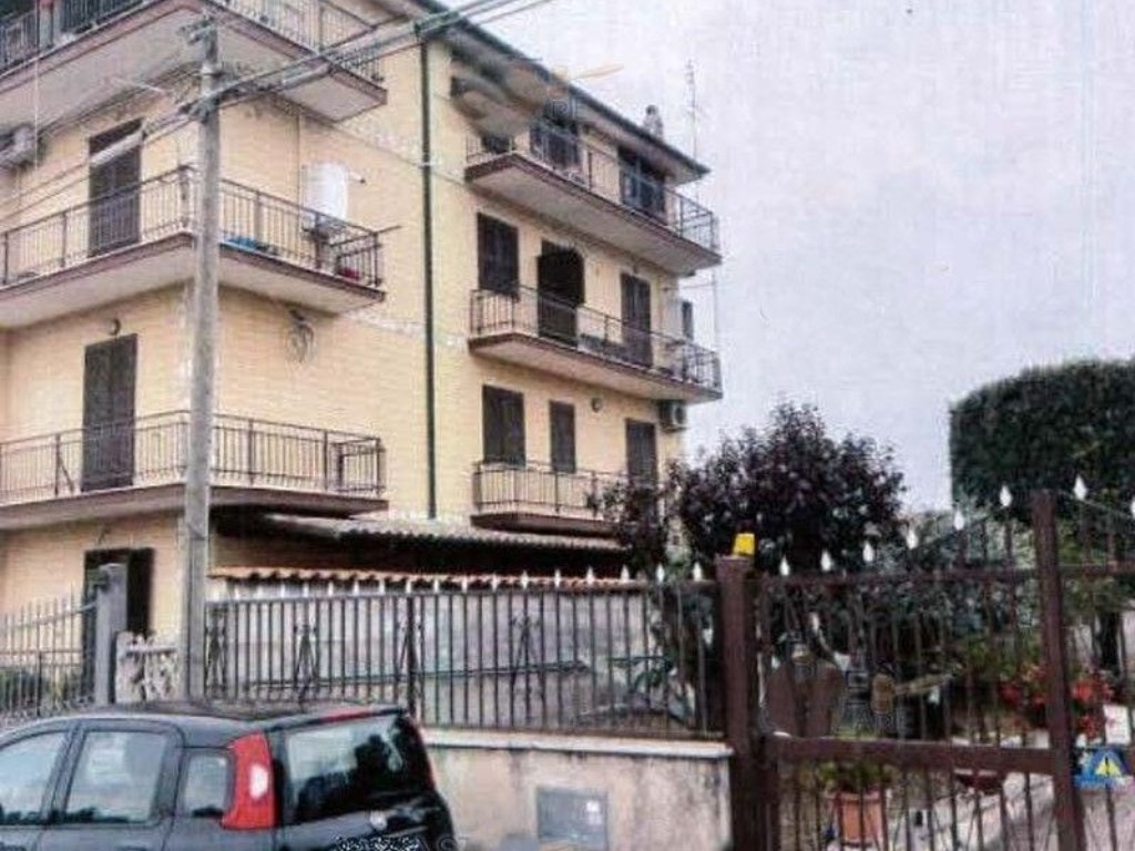 Appartamento in vendita a Roma via mogorella 20