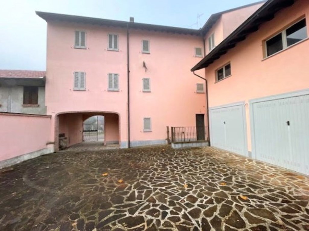 Palazzo in vendita a Inverno e Monteleone inverno e Monteleone Umberto iâ°,40