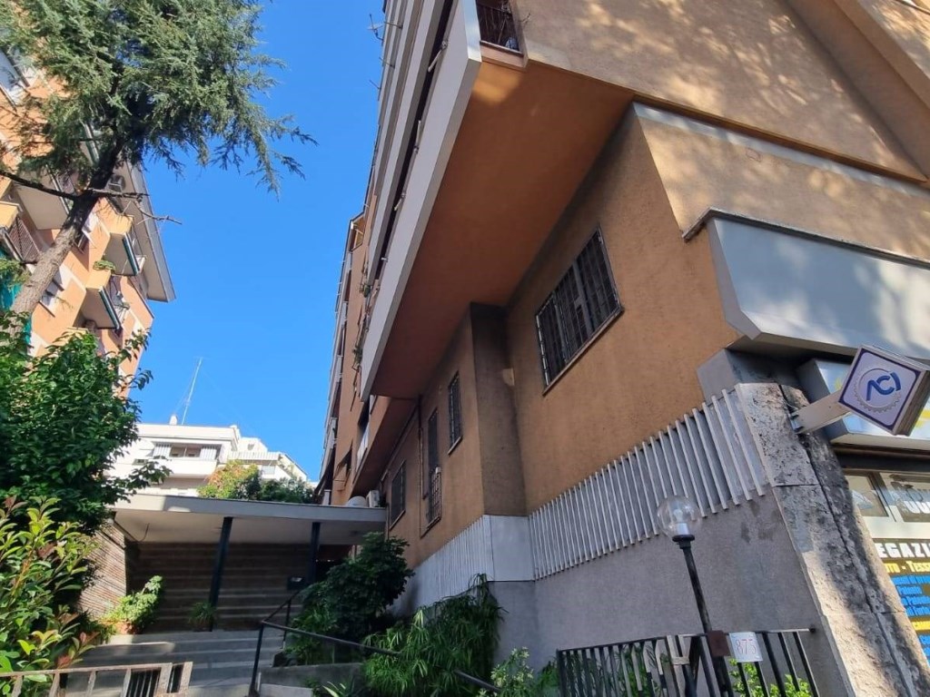 Appartamento in vendita a Roma via Nomentana 875
