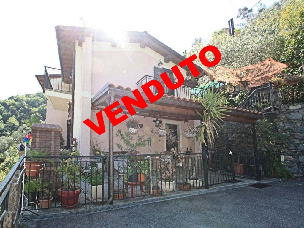 Casa Semindipendente in vendita ad Avegno