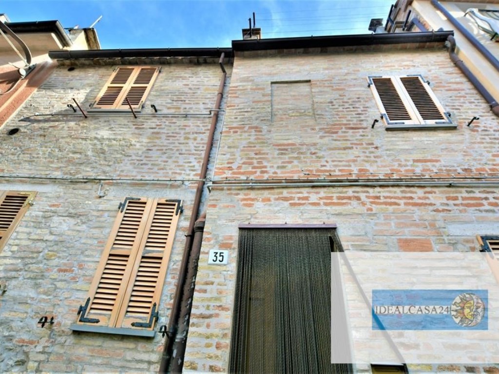 Casa Indipendente in vendita a Loro Piceno loro Piceno Via Monte Grappa
