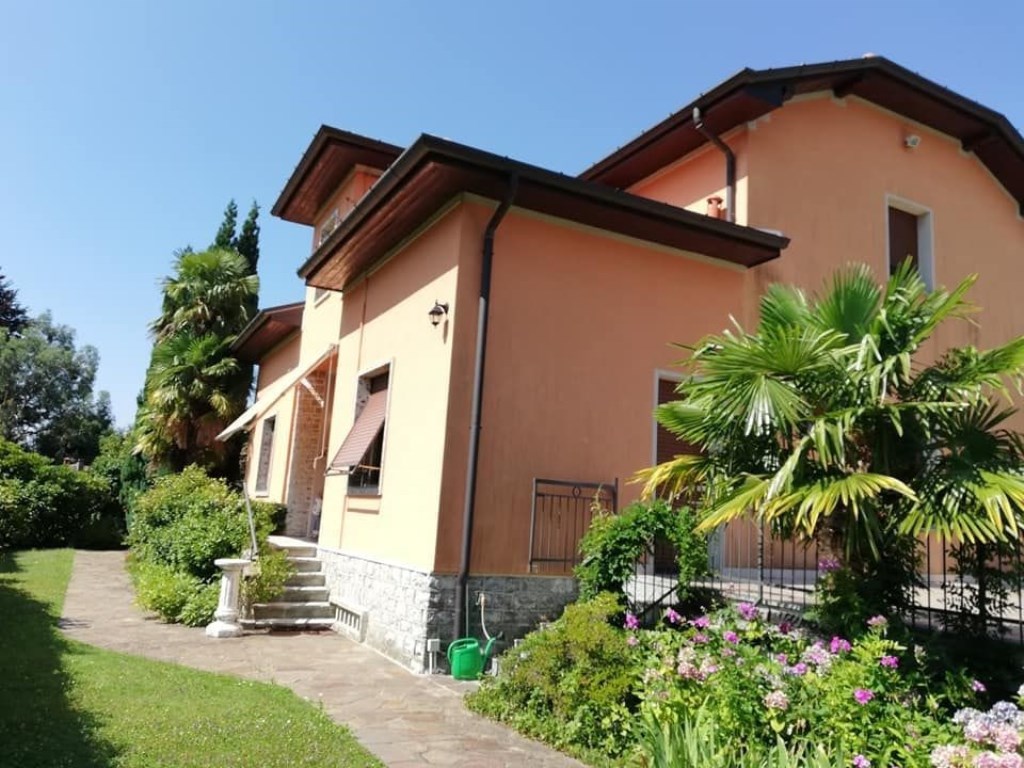 Villa in vendita a Cocquio-Trevisago