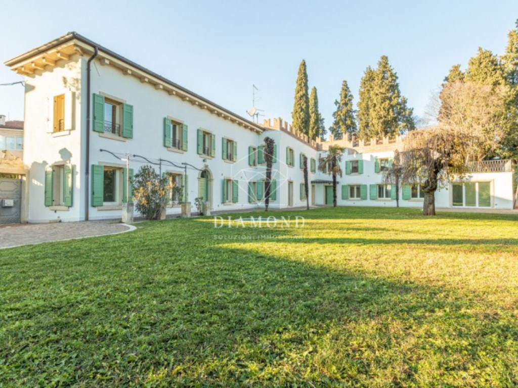 Villa in vendita a Verona via Biondella