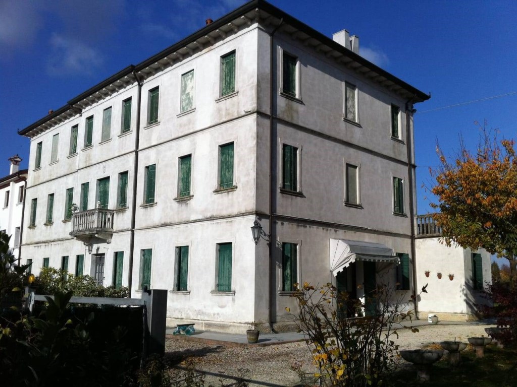 Palazzo in vendita a Mansuè via Perezzi 16