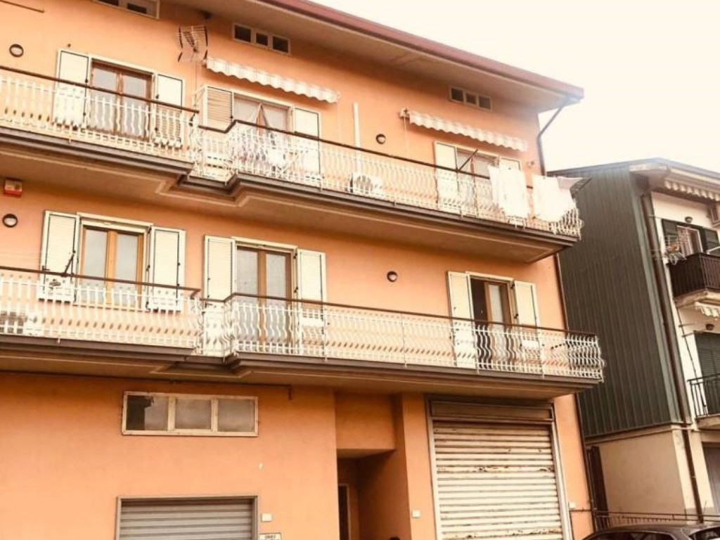 Appartamento in vendita a Pratola Serra corso Giuseppe Garibaldi