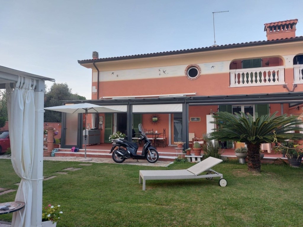 Casa Semindipendente in vendita a Carrara