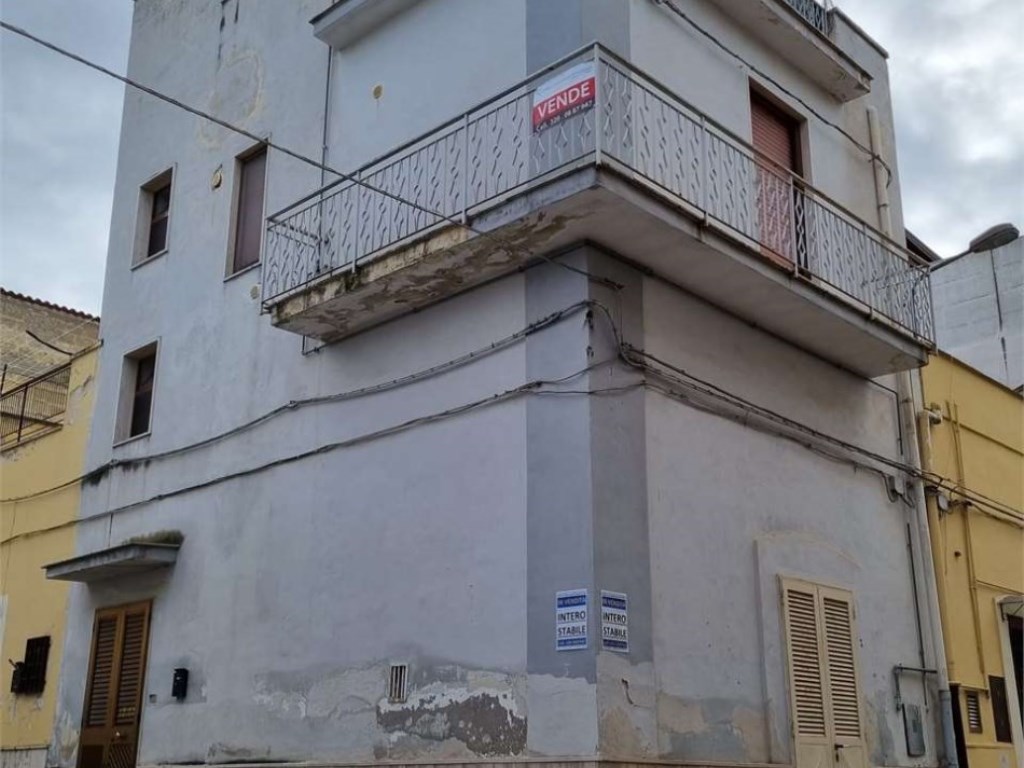Palazzo in vendita a Canosa di Puglia