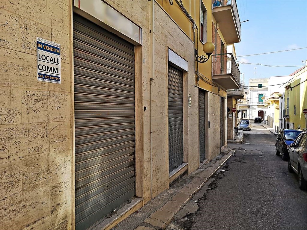 Negozio in vendita a Canosa di Puglia