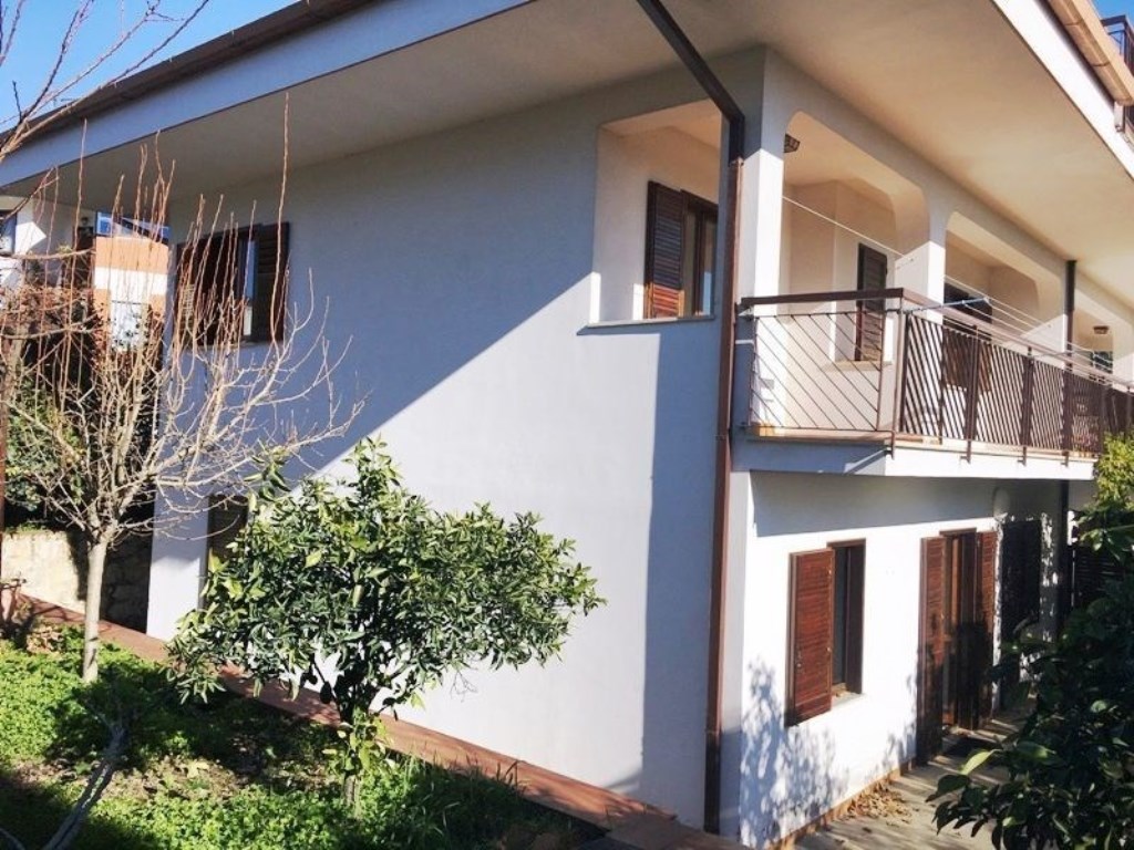 Villa in vendita a Formia via giovenale