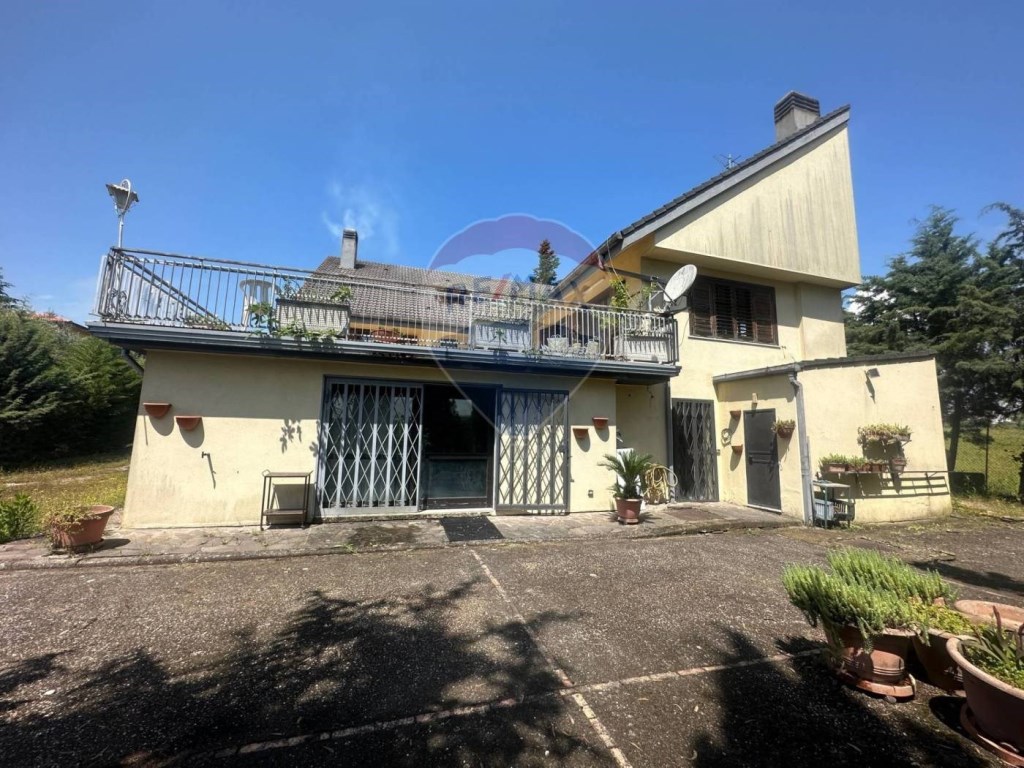 Villa in vendita a Benevento via Padre Pio, 78