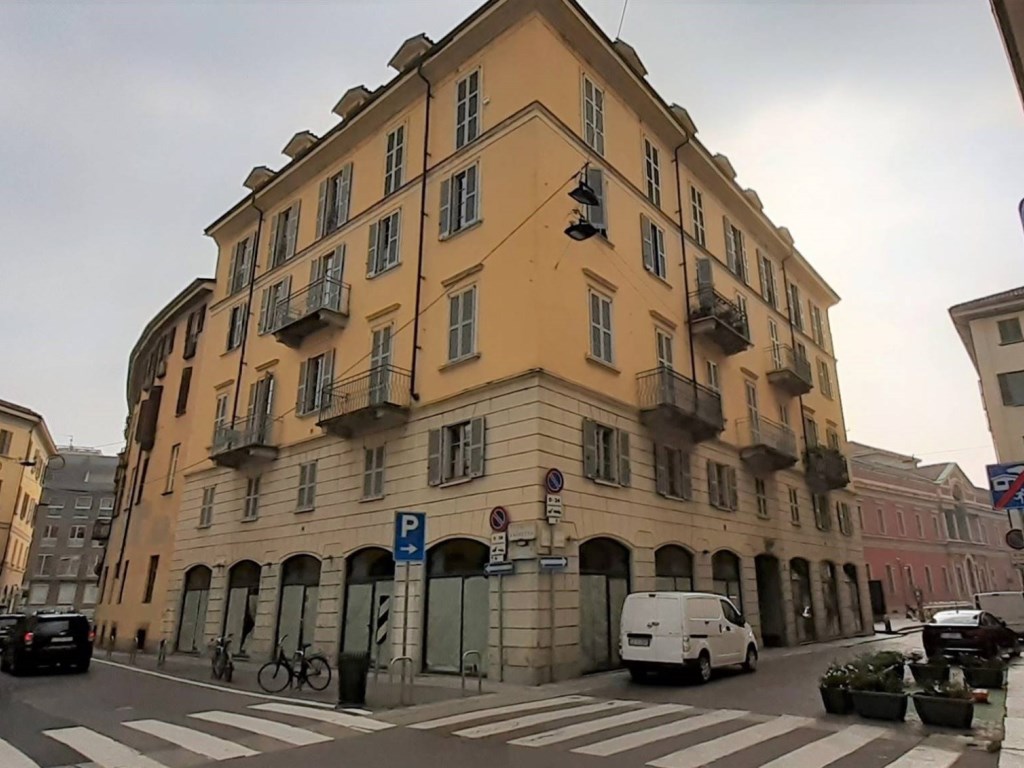 Appartamento in affitto a Milano via Festa del Perdono 1