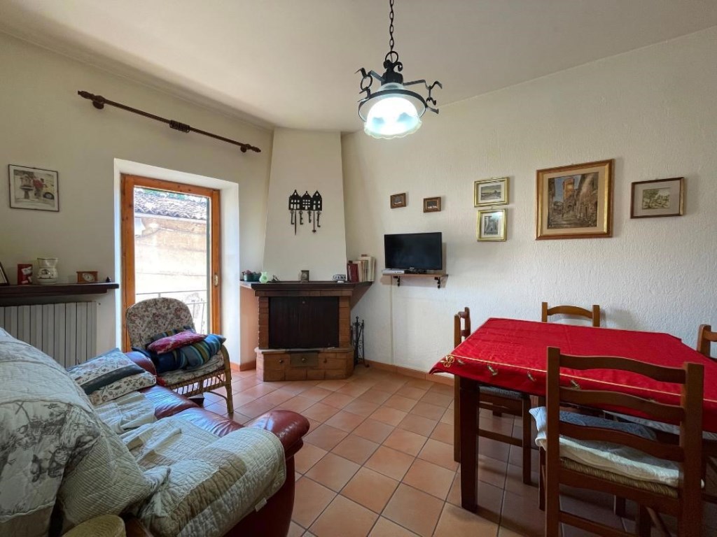 Casa Indipendente in vendita a San Demetrio ne' Vestini san Demetrio ne' Vestini Colle,44