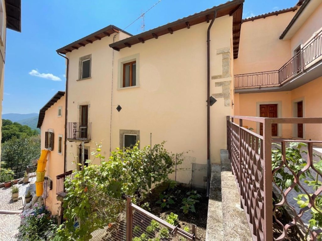 Casa Indipendente in vendita a Fontecchio fontecchio Vallone,snc