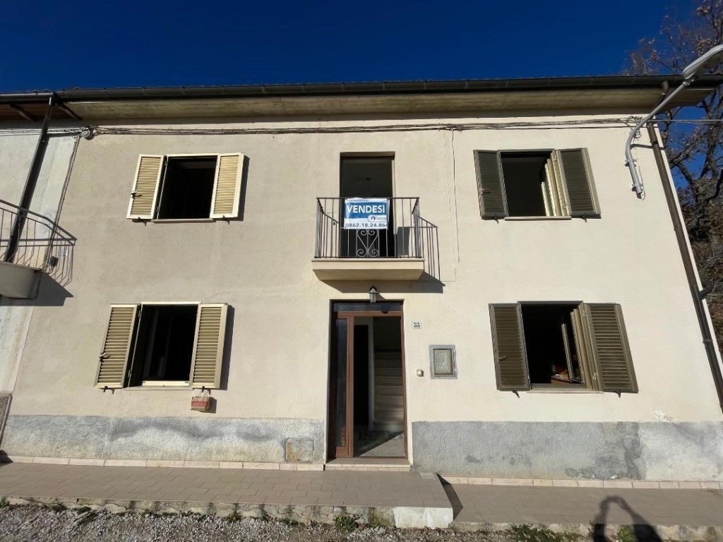 Casa Indipendente in vendita a L'Aquila l'Aquila Solferino,33