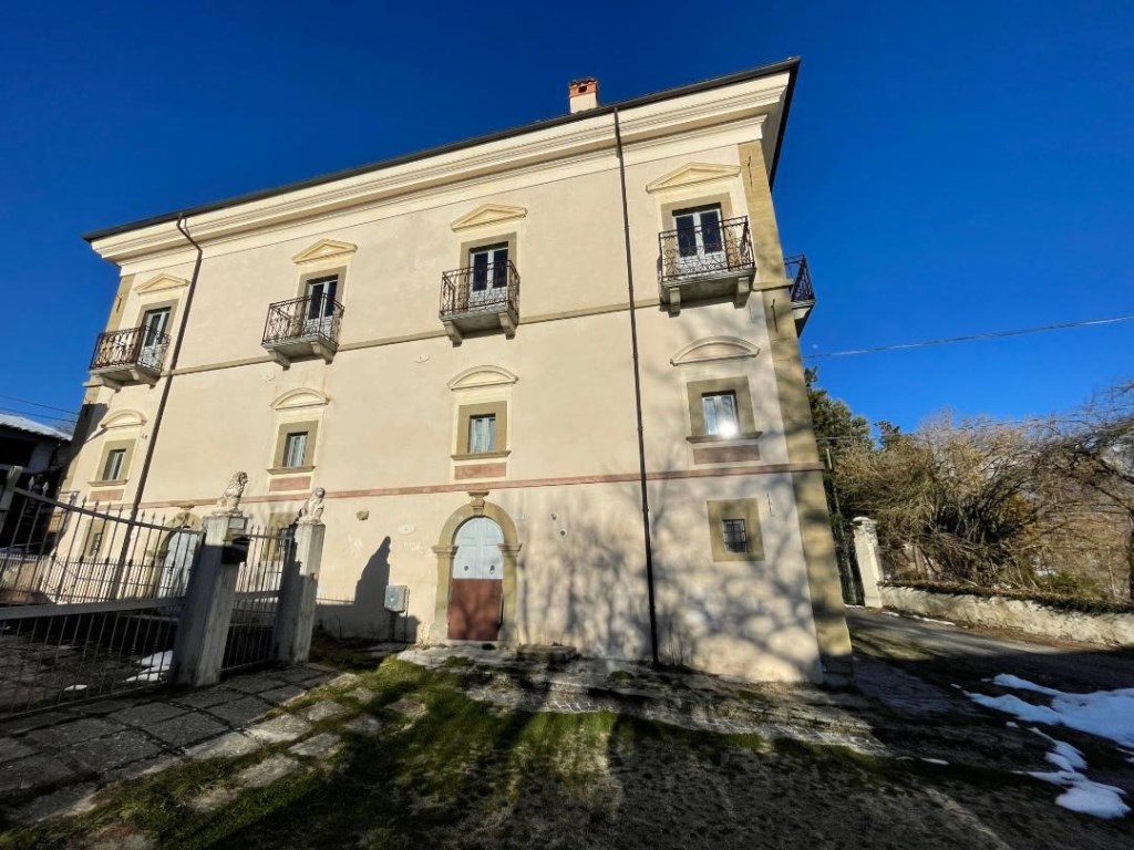 Villa in vendita a Capitignano capitignano Pago,snc