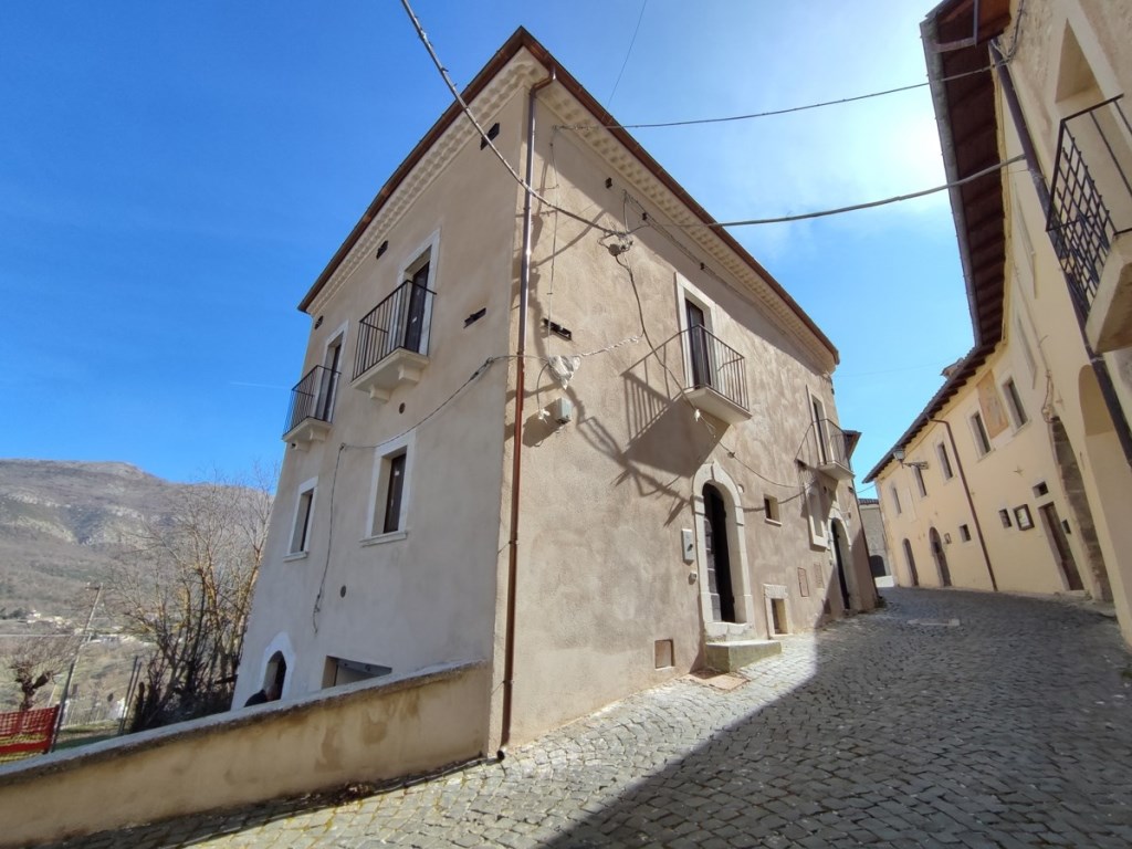Casa Indipendente in vendita a Tione degli Abruzzi tione degli Abruzzi della Madonna,4