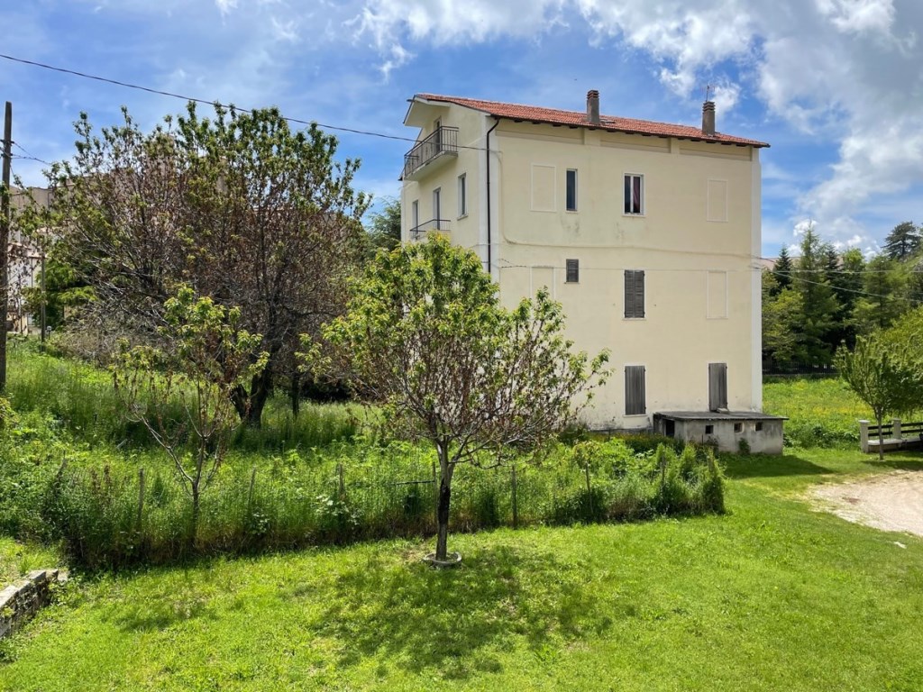 Appartamento in vendita a Castel del Monte castel del Monte Rione Campo della Fiera,snc