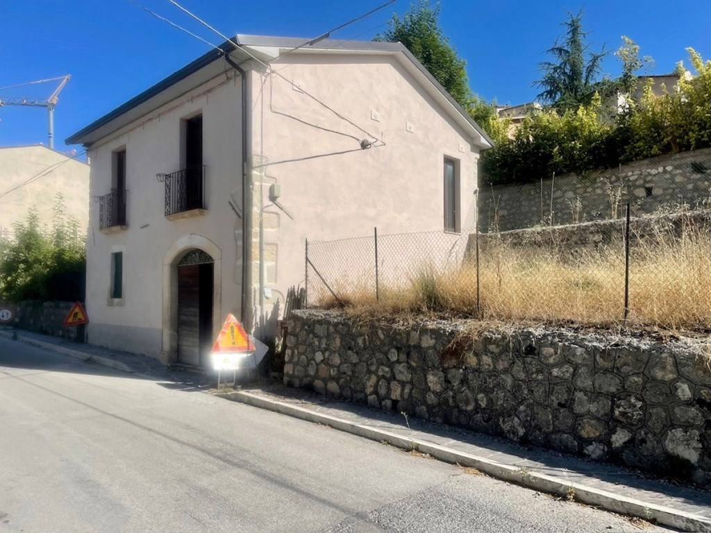Casa Indipendente in vendita a Prata d'Ansidonia prata d'Ansidonia Roma,39