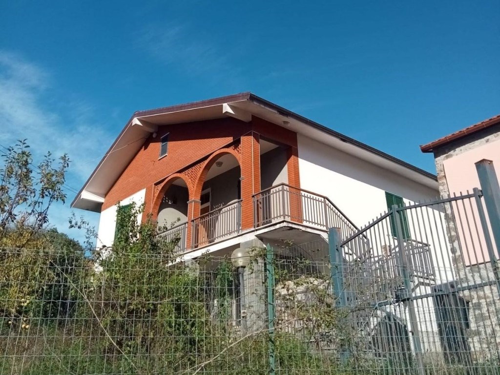 Casa Indipendente in vendita a Maissana
