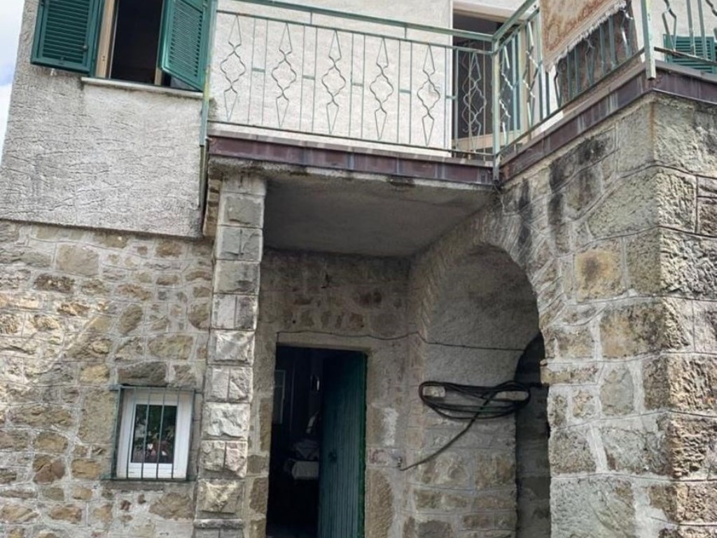 Casa Indipendente in vendita a Varese Ligure