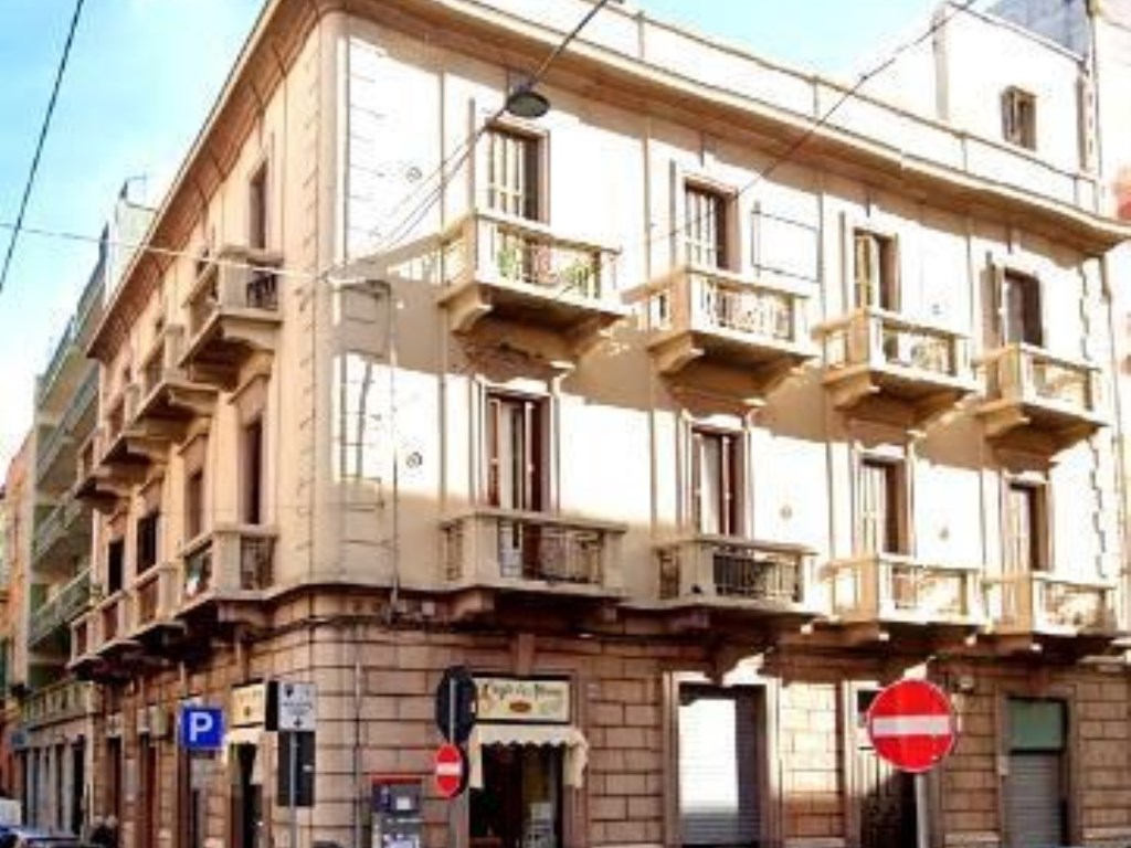 Locale Commerciale in vendita a Bari via trevisani 32/a
