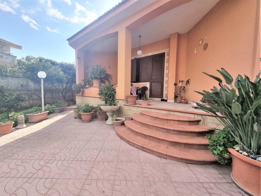 Villa in vendita a Taranto via Baldassarre Peruzzi, 14