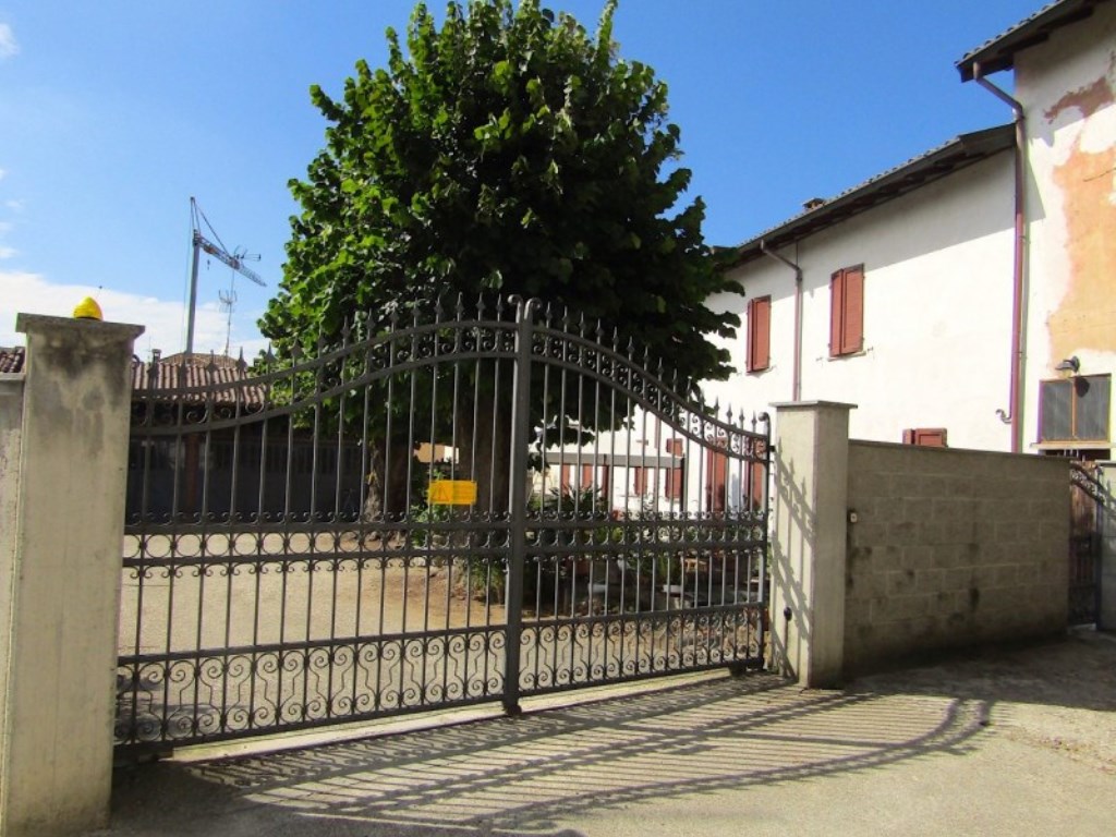 Porzione di Casa in vendita a Sannazzaro de' Burgondi corso della Repubblica n° 49