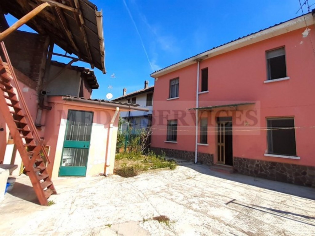 Casa a Schiera in vendita a Sannazzaro de' Burgondi via Roma n° 35