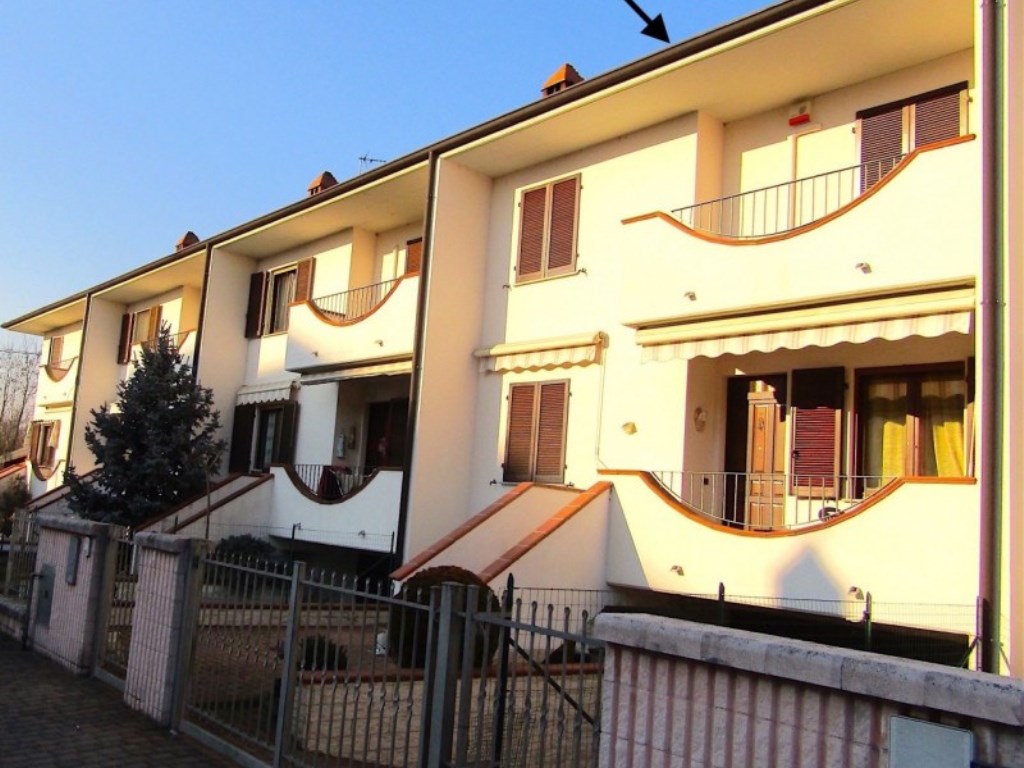 Villa in vendita a Sannazzaro de' Burgondi via Vigevano n° 78
