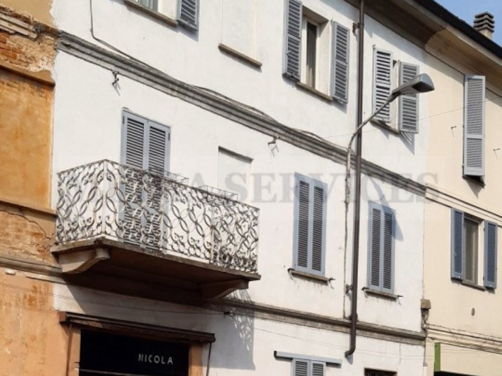 Casa a Schiera in vendita a Sannazzaro de' Burgondi via Benedetto Cairoli n° 52