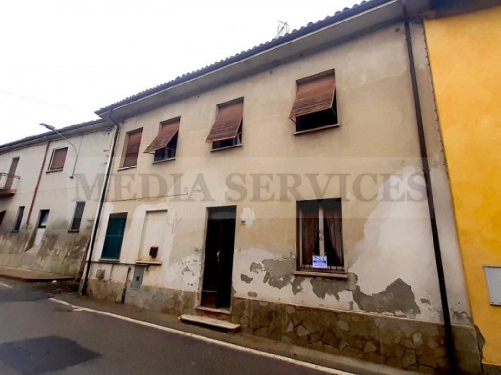 Porzione di Casa in vendita a Sannazzaro de' Burgondi via Po n° 29