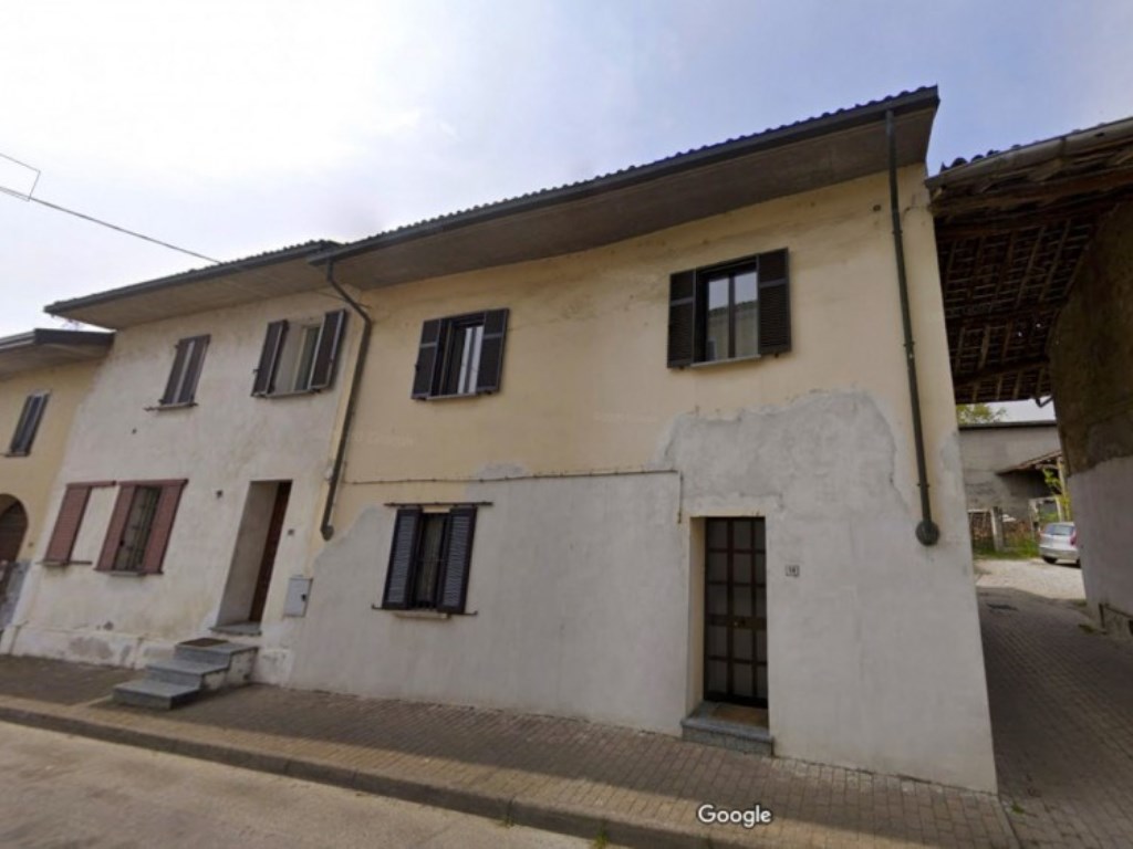 Porzione di Casa in vendita a Sannazzaro de' Burgondi via Po n° 14/16