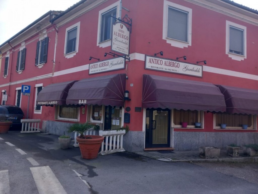 Albergo in vendita a Sannazzaro de' Burgondi via Cavour n° 23