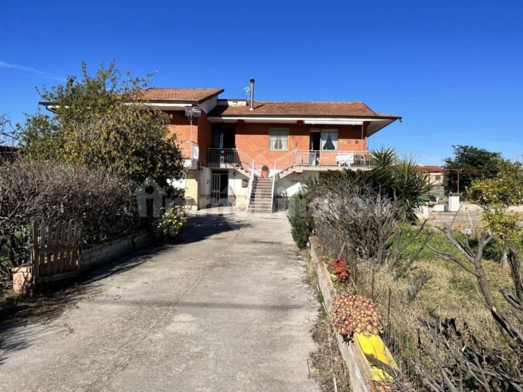 Villa in vendita a Santi Cosma e Damiano via pantaniello,